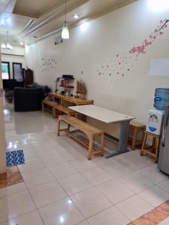 Traveller Home Tangerang Extérieur photo