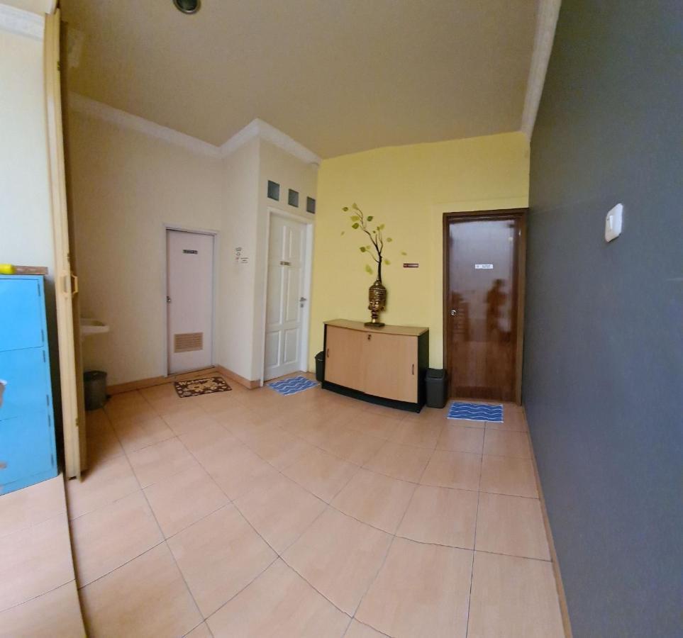 Traveller Home Tangerang Extérieur photo